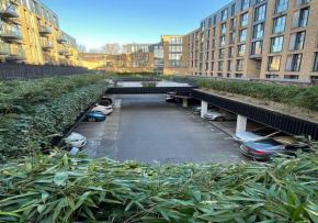 Spacious 1 bed Apartment with workspace, Coffee & FREE Parking